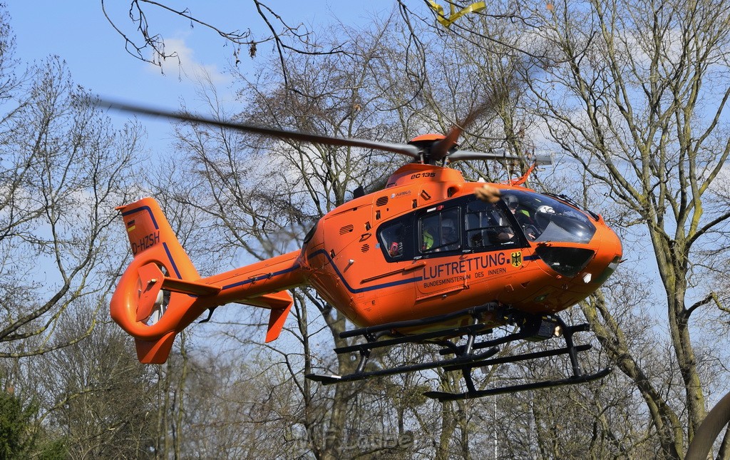 Einsatz Christoph 3 Koeln Vingst Oranienstr Landung Passauerstr P17.JPG - Miklos Laubert